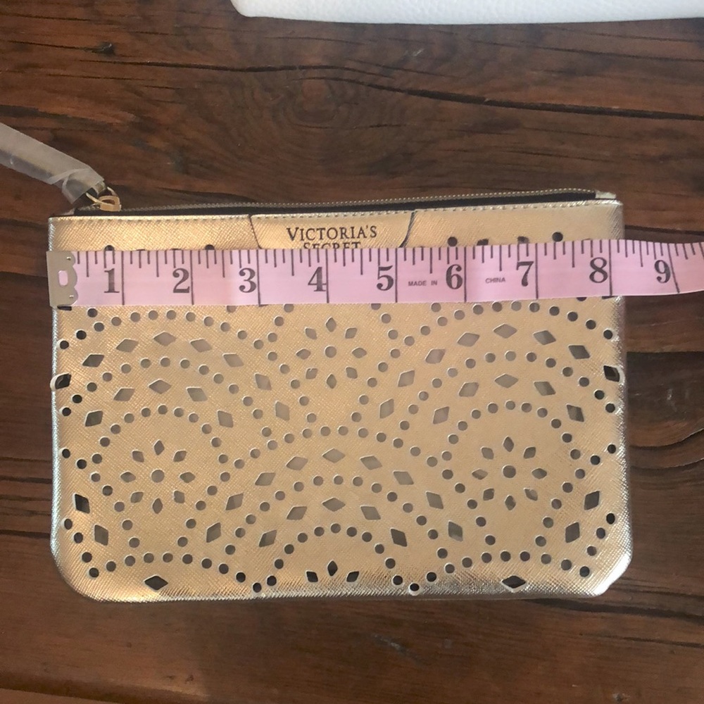 Victoria’s Secret Tote with Pouch - Picture 14 of 17